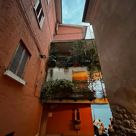 Daire Romantic Lakefront Balcony - - Porto Vecchio 11
