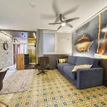 Daire Romantic Lakefront Balcony - - Porto Vecchio 11 *