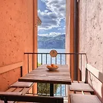 Romantic Lakefront Balcony - - Porto Vecchio 11