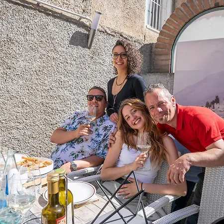 Romantic Lakefront Balcony - - Porto Vecchio 11 Malcesine