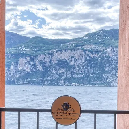 Romantic Lakefront Balcony - - Porto Vecchio 11 Apartamento *