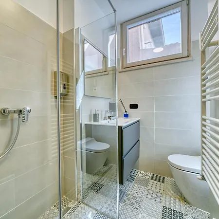 Apartment Romantic Lakefront Balcony - - Porto Vecchio 11 Malcesine