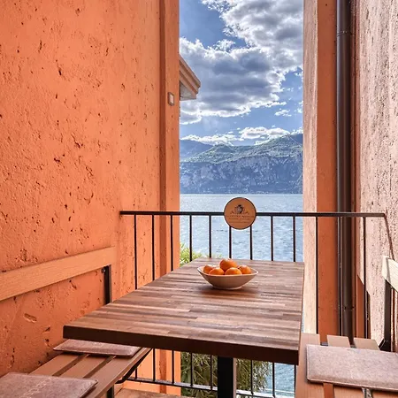 Romantic Lakefront Balcony - - Porto Vecchio 11 Apartmán *