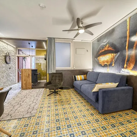 Apartmán Romantic Lakefront Balcony - - Porto Vecchio 11 *