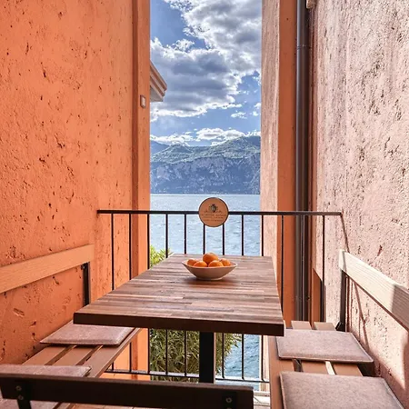 Romantic Lakefront Balcony - - Porto Vecchio 11